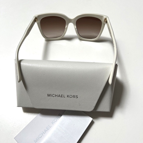 New in Case Original Michael Kors San Marino Sunglasses MK2163 Signature Vanilla - Picture 6 of 10